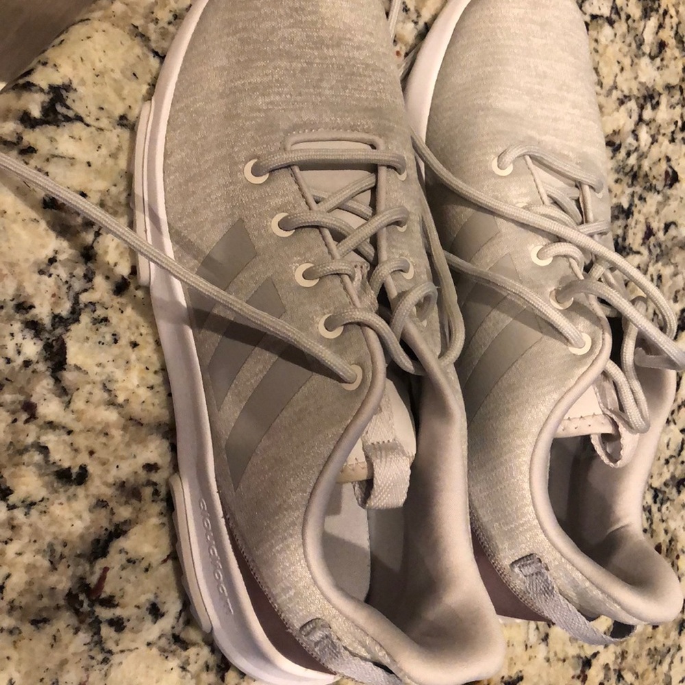 Like new Adiidas Cloudfoam athletic shoe, size 8.5